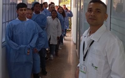 El ICA fortalece el conocimiento técnico de aprendices del SENA en análisis de semillas